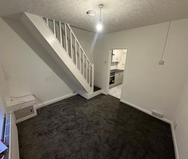 1 bedroom semi-detached house to rent - Photo 2