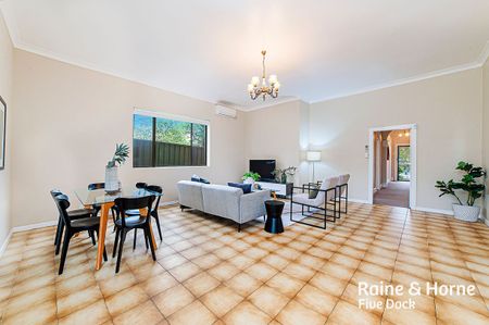 Superb 5 Bedroom Family Home | Extra Convenient Location - Photo 3