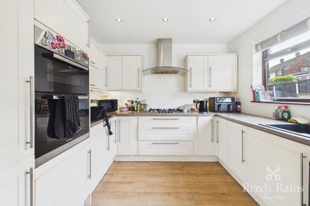 2 bedroom semi-detached house to rent - Photo 5