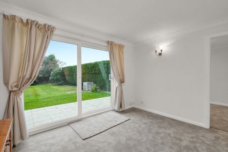 Woodham Road, Horsell, Woking, Surrey, GU21 4DP - Photo 2