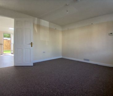 3 bed end of terrace house to rent in Station Road, Yaxham, NR19 - Photo 4