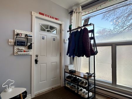 Lasalle : logement (1200pc) sur 2 étages avec 1 chambre à coucher offert en location semi-meublée ! - Photo 5