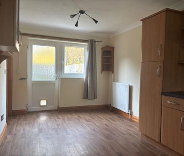 3 bedroom end of terrace house to rent - Photo 6