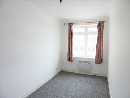 3 bedroom maisonette to rent Westquay House, West St, Fareham, Hampshire - Photo 3