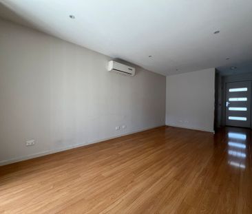 Cosy 2 Bedroom Town House In Prime Location - Photo 1