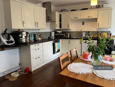 2 bedroom maisonette to rent - Photo 5