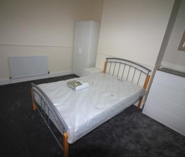 4 bedroom terraced house to rent - Photo 5