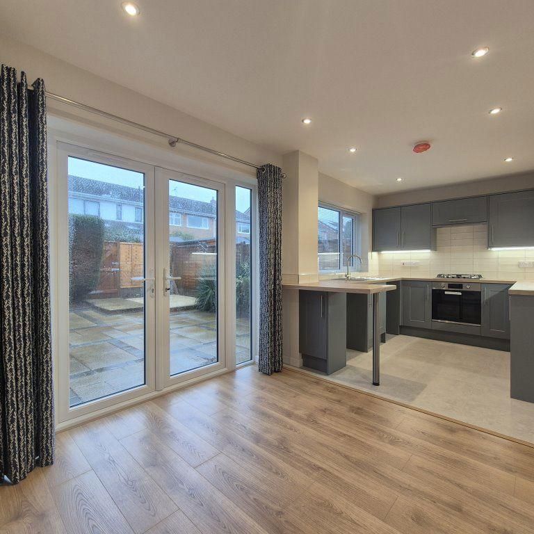 3 bedroom semi-detached house to rent - Photo 1