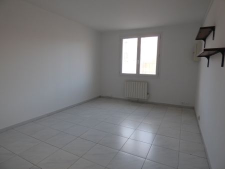 Location Appartement 2 pièces 30m² MARSEILLE 12ème - Photo 2