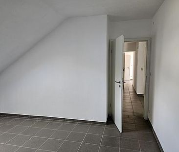 Moderne Dachgeschosswohnung in ruhiger Lage - Foto 1