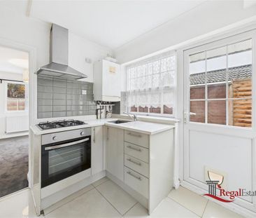 4 bedroom semi-detached house to rent - Photo 5