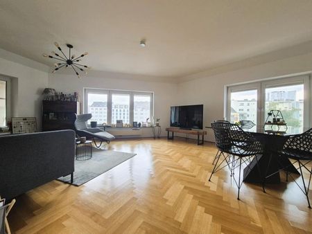 Stilvoll wohnen über den Dächern von Linz, 138 m² WNFL + 10 m² Dachterrasse, 4 Zimmer, Küche möbliert, Parkplatz optional! - Foto 2
