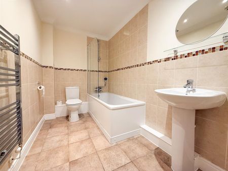 Brookbank Close, Cheltenham GL50 3NS - Photo 5