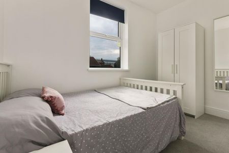 4 bedroom terraced house to rent - Photo 4