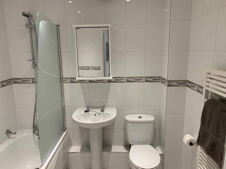 Coopers Court, Gidea Park, RM2 6GD, Property for rent - Photo 5