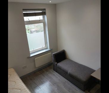 Studio Flat, Engleheart Road, SE6 - Photo 3