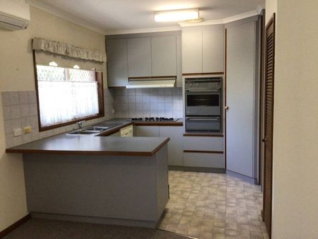 Just like a house is this lovely 2 bedroom unit with all the comforts - Photo 5