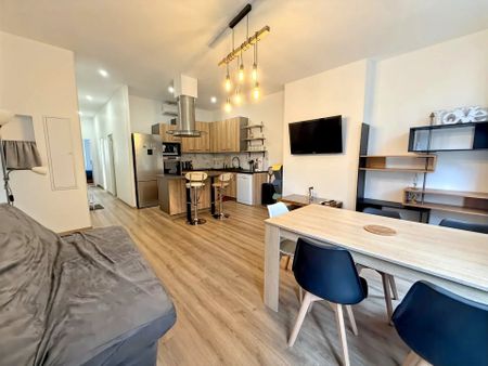 Location Appartement 4 pièces 88m² MARSEILLE 6ème - Photo 3