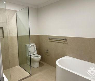 BRAND NEW ULTA MODERN LUXURY 3 BEDROOM TOWNHOUSE WITH DUCTED AIR-CO... - Photo 3