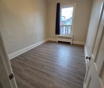 For Lease - 298 Emerald Street, Hamilton, Ontario - Photo 3