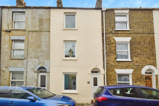 3 bedroom terraced house to rent - Photo 1