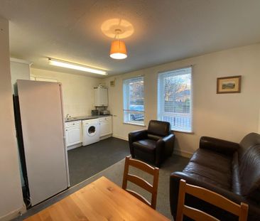 3 bedroom flat to rent - Photo 2