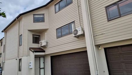 Spacious and comfortable home close to amenities - Photo 3