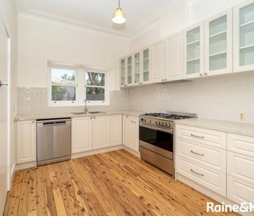 FULLY RENOVATED CENTRAL HOME - Photo 4