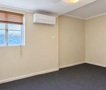 Comfortable Bayside Living in Woody Point - Photo 6