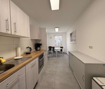 Sanierte 4-Raumwohnung mit großem Balkon und Blick ins Grüne! - Photo 1