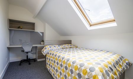 Fantastic 5 Bed Student House - Photo 3