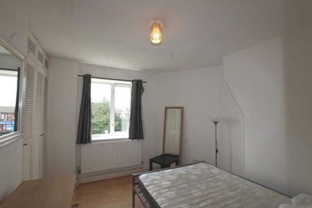 3 bedroom apartment to rent - Photo 3