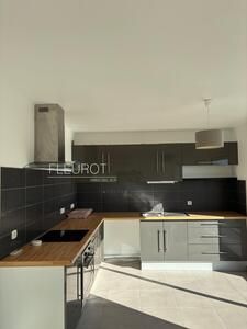 Location Appartement 3 pièces 61m² LA CIOTAT 13600 - Photo 5