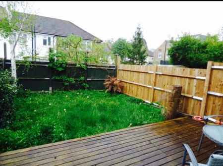 3 Bed Terraced House, Addiscombe Court Road, CR0 - Photo 4