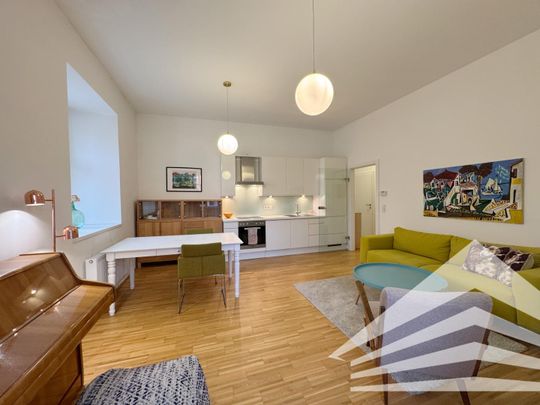 Stilvolle 2 Zimmer-Altbauwohnung mit Küche an der Donaulände - Photo 1