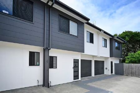 Modern Townhouse in Prime Caloundra Location - Photo 4