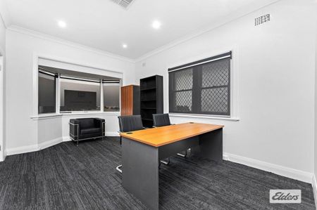 Spacious 5-Bedroom Home in the Heart of Wollongong CBD - Photo 4