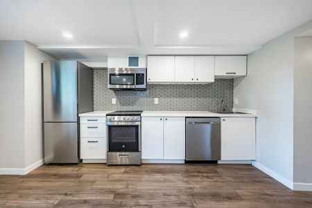 For Lease - 32 ELLIS Avenue, Toronto, Ontario - Photo 2