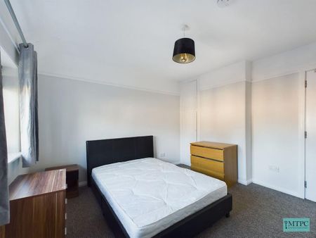 1 bedroom in a house share to rent - Photo 3