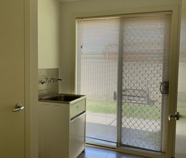 10 Yanchep Street, SHEPPARTON VIC 3630 - Photo 2