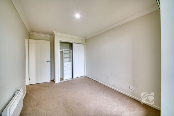 EFFORTLESS LIVING IN A PRIME LOCATION! - Photo 1