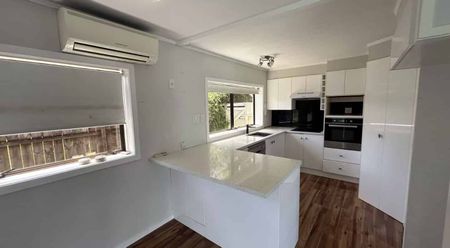 3-Bedroom, 2-Bathroom Home with spacious storage space & Swimming Pool in Papakura - Photo 2