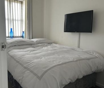 2 bedroom house to share by Birmingham Airport - Photo 4