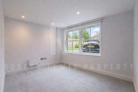 Stunning 3-Bedroom, 2-Bathroom Contemporary Apartment – N12 7DN - Photo 3