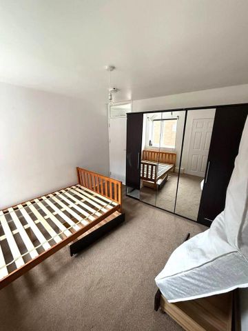 4 bedroom detached bungalow to rent - Photo 5