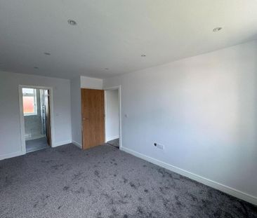 4 bedroom semi-detached house to rent - Photo 1