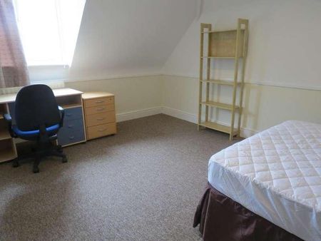 Bedroom First Floor Flat In Winton, BH3 - Photo 2
