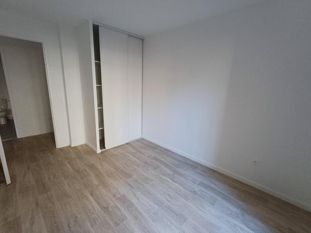 location Appartement T4 DE 76.6m² À BOBIGNY - Photo 3