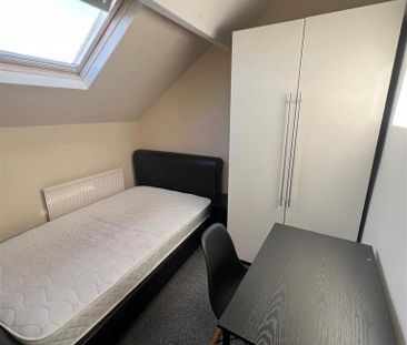 6 bedroom private hall to rent - Photo 3
