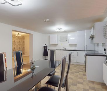 2 bedroom Flat To Let - Photo 3